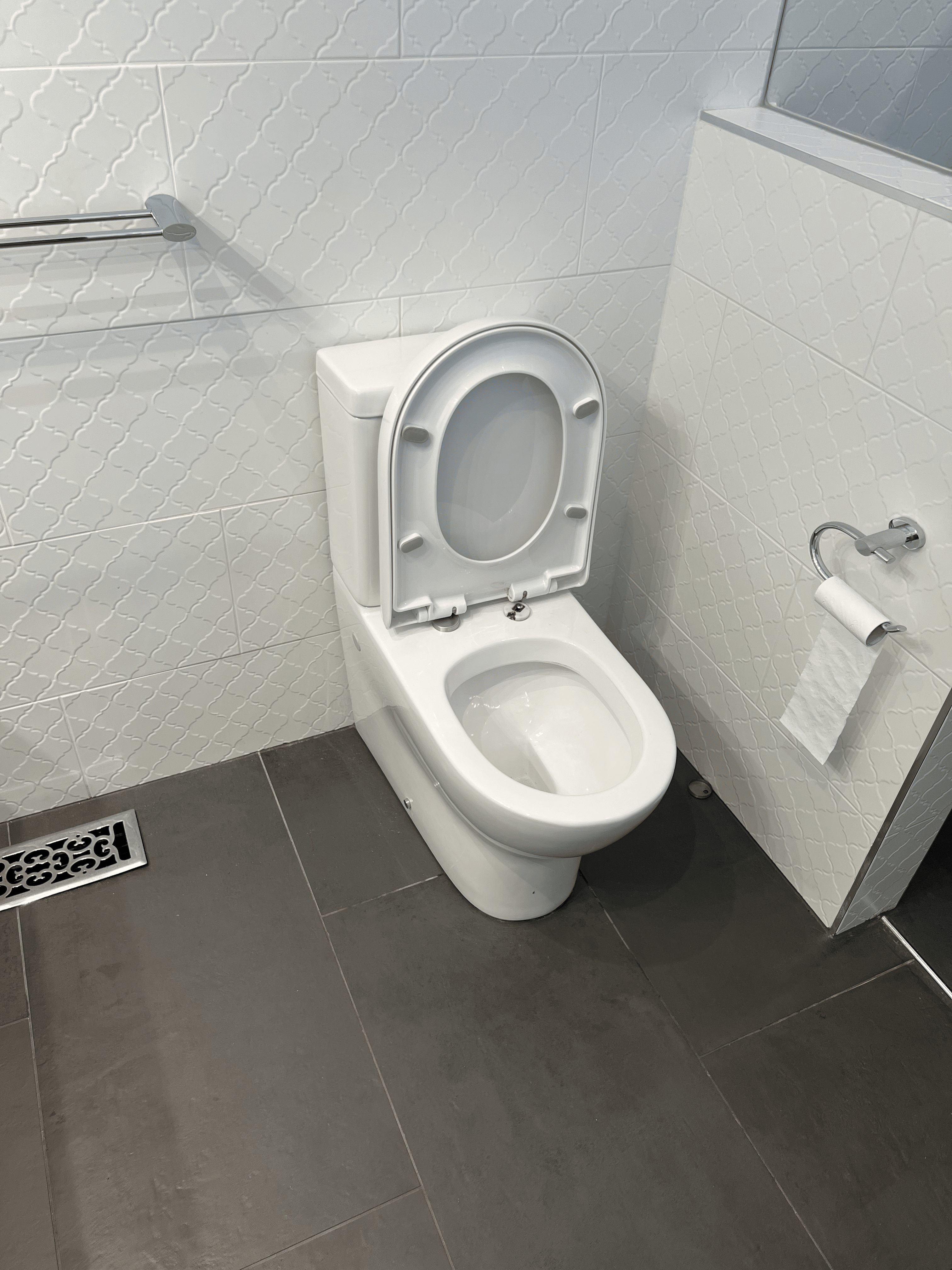 Bathroom tile cleaning detail by Diamond Spark Cleaning