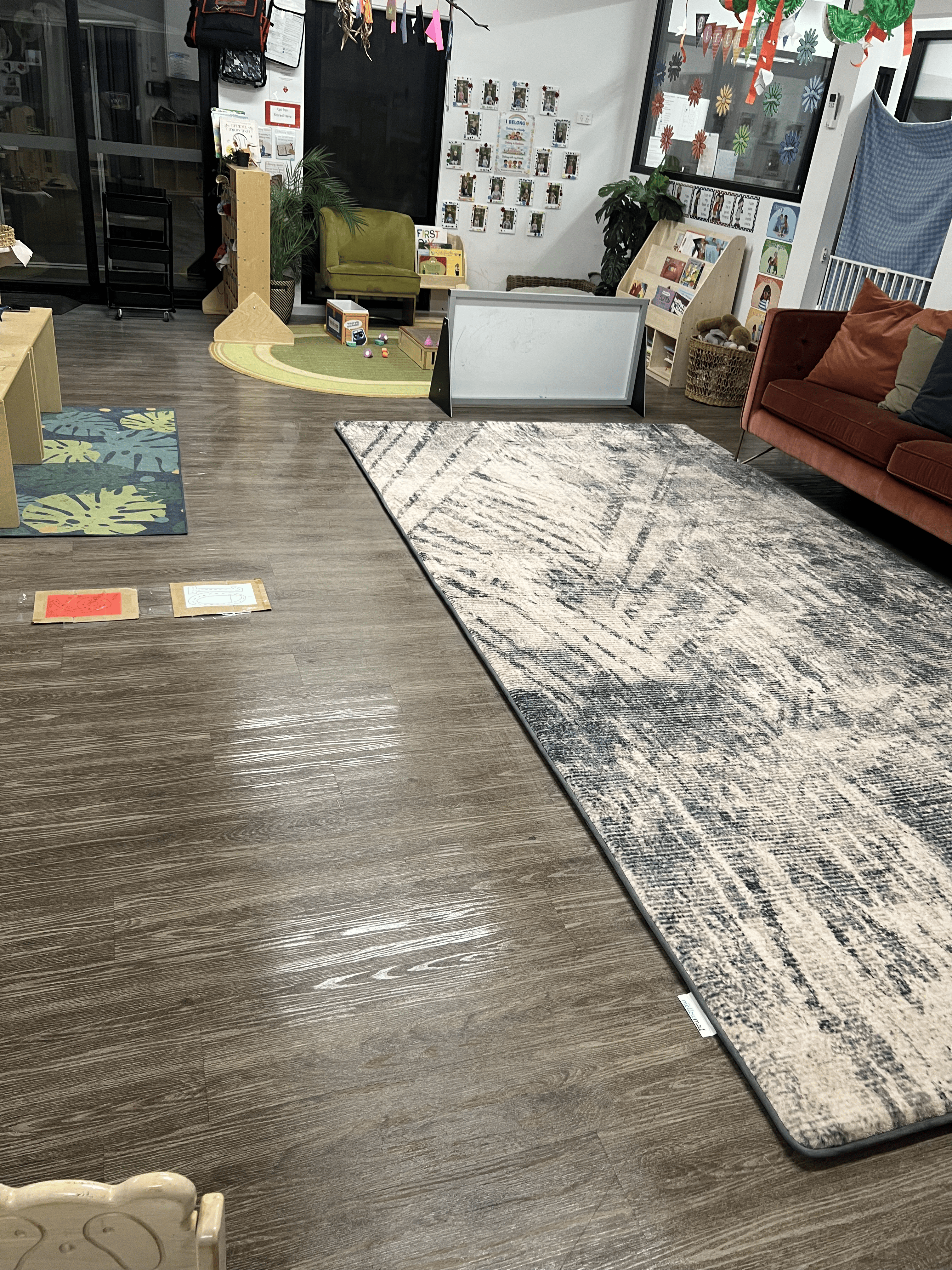 Clean residential and commercial space by Diamond Spark Cleaning